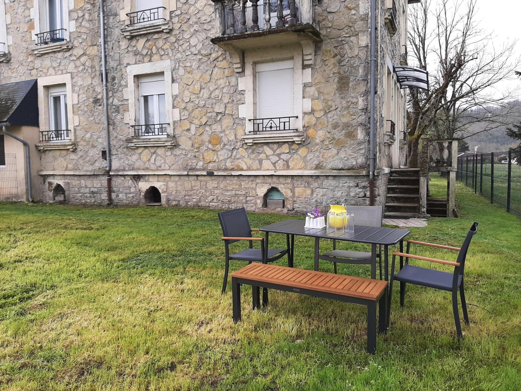 Grand Appartement Avec Jardin Bretenoux Εξωτερικό φωτογραφία